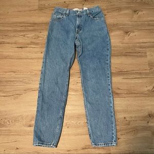 Relaxed Tapered Levi 550 Medium Wash Mom Jeans